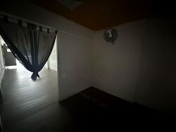 East Village (D16), Retail #578523751